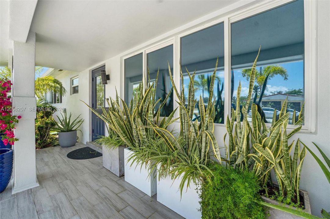 For Sale: $610,000 (4 beds, 2 baths, 1352 Square Feet)