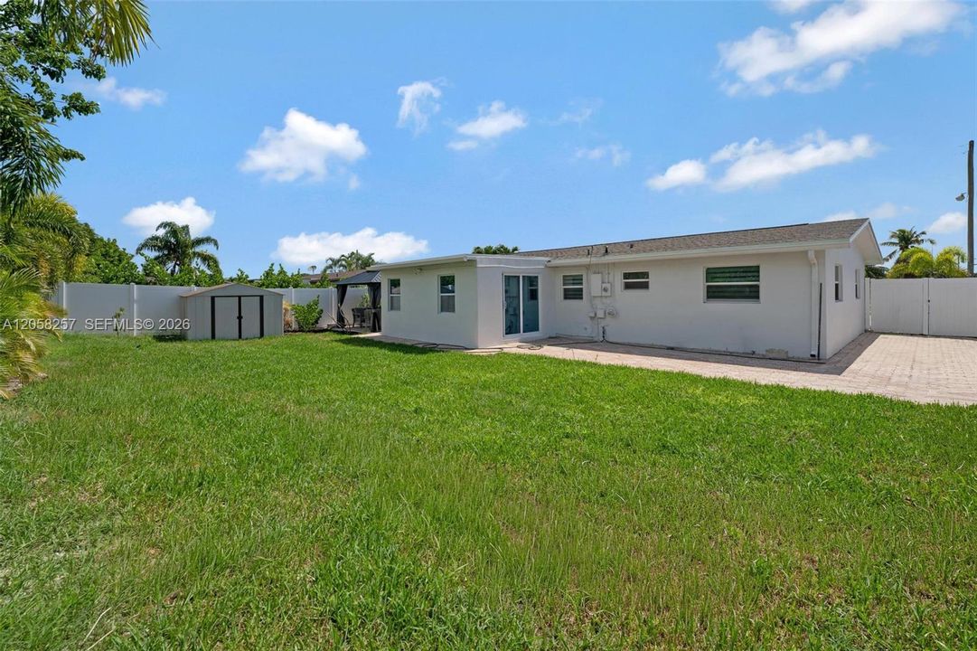 For Sale: $610,000 (4 beds, 2 baths, 1352 Square Feet)