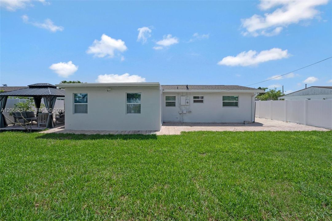 For Sale: $610,000 (4 beds, 2 baths, 1352 Square Feet)