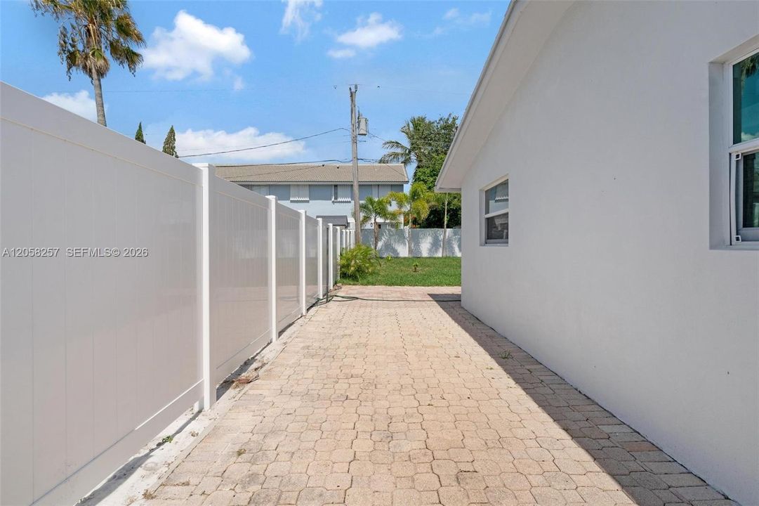For Sale: $610,000 (4 beds, 2 baths, 1352 Square Feet)