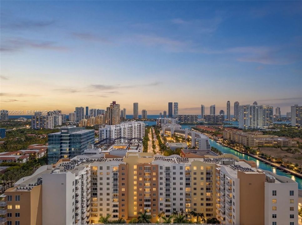 На продажу: $439,000 (2 спален, 2 ванн, 1061 Квадратных фут)