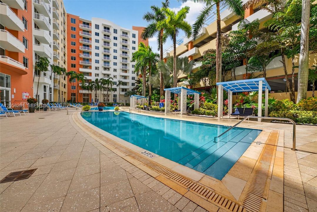 На продажу: $439,000 (2 спален, 2 ванн, 1061 Квадратных фут)