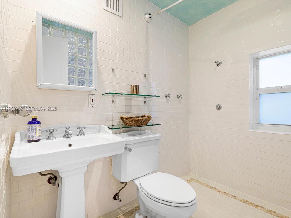 En-suite Bath for Bedroom #3