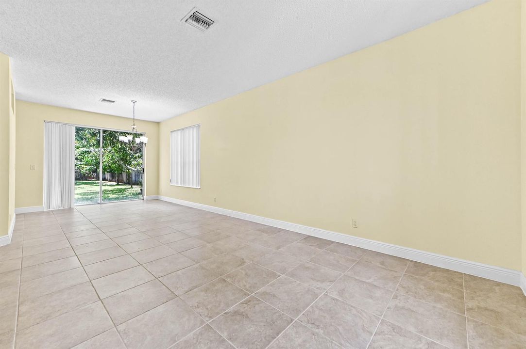07 living room 01