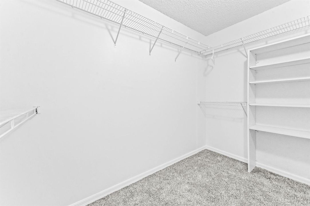 34 Closet 01
