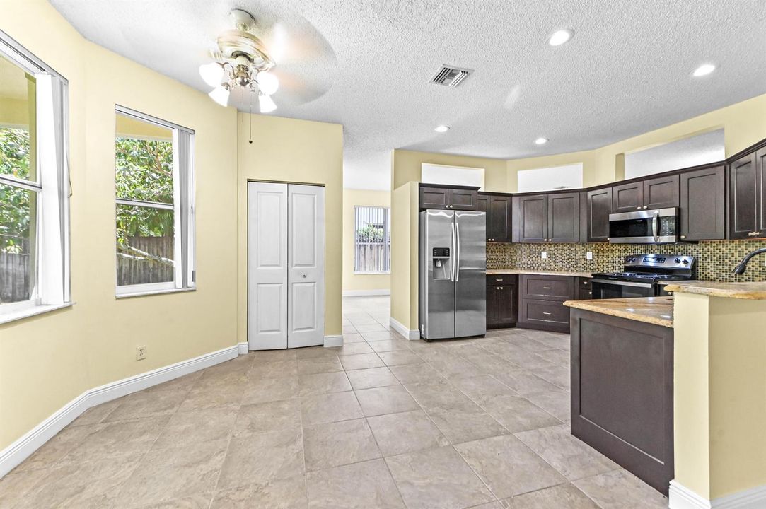 19 Dining area 01