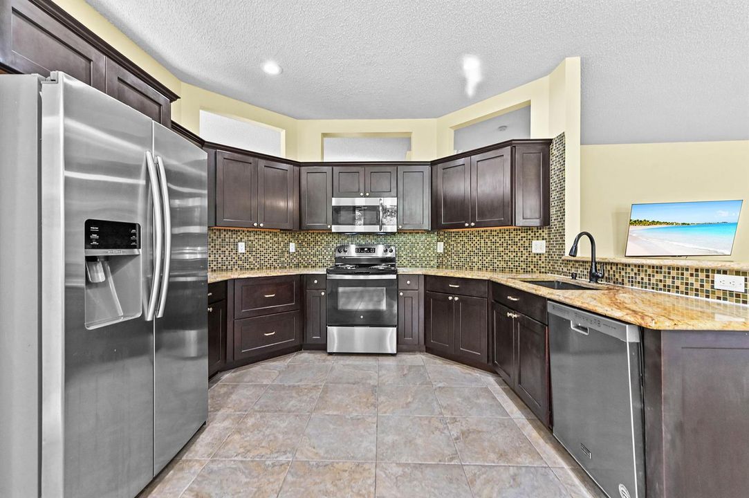 20 Kitchen 01