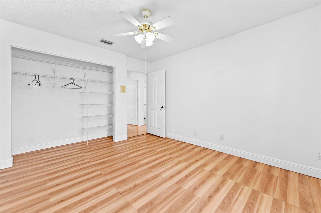 26 Bedroom 04