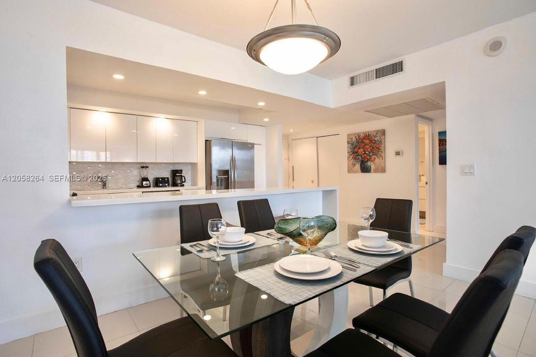 For Rent: $2,500 (1 beds, 1 baths, 1005 Square Feet)