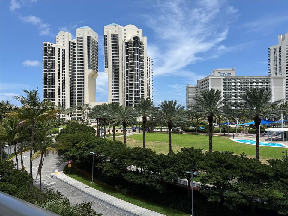 For Rent: $2,500 (1 beds, 1 baths, 1005 Square Feet)