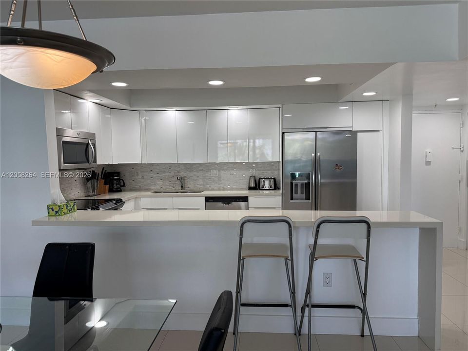 For Rent: $2,500 (1 beds, 1 baths, 1005 Square Feet)