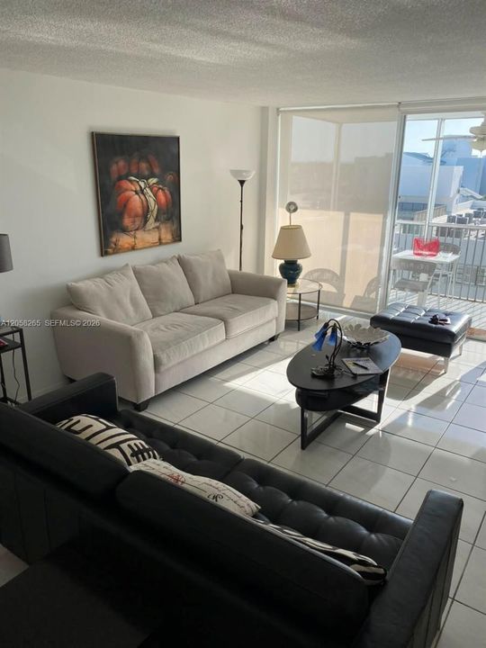 В аренду: $4,800 (2 спален, 2 ванн, 1335 Квадратных фут)