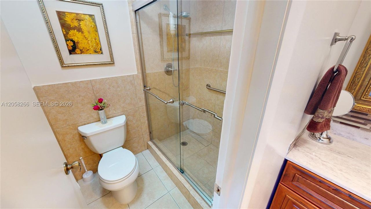 На продажу: $129,900 (2 спален, 2 ванн, 1041 Квадратных фут)