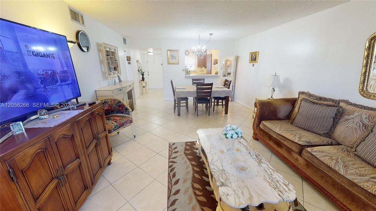 На продажу: $129,900 (2 спален, 2 ванн, 1041 Квадратных фут)