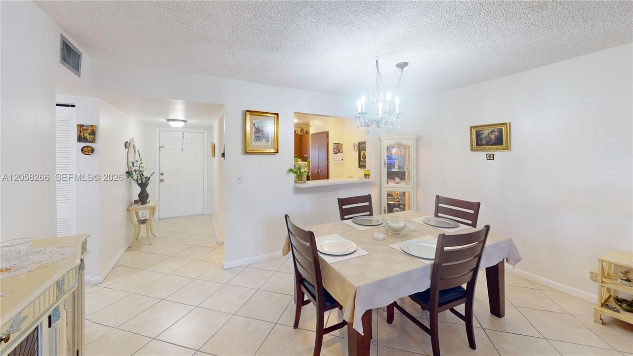 На продажу: $129,900 (2 спален, 2 ванн, 1041 Квадратных фут)