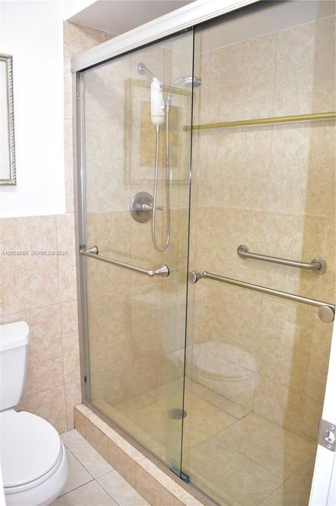 На продажу: $129,900 (2 спален, 2 ванн, 1041 Квадратных фут)