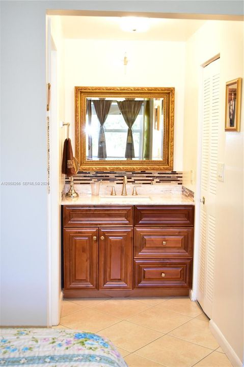На продажу: $129,900 (2 спален, 2 ванн, 1041 Квадратных фут)