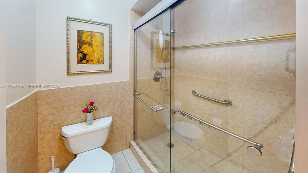 На продажу: $129,900 (2 спален, 2 ванн, 1041 Квадратных фут)