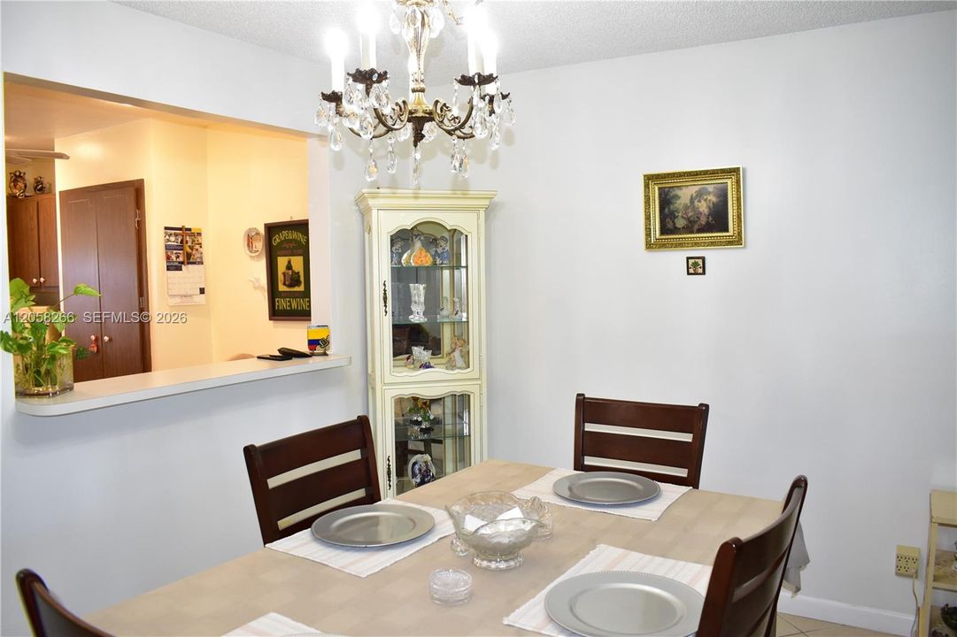 На продажу: $129,900 (2 спален, 2 ванн, 1041 Квадратных фут)