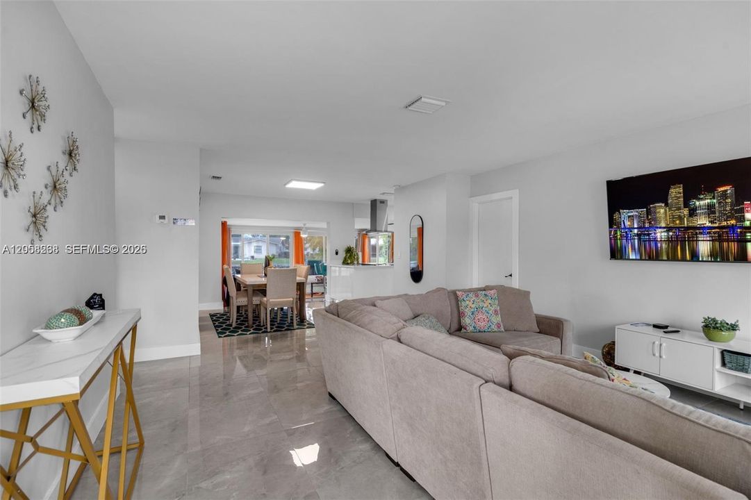 В аренду: $3,700 (3 спален, 2 ванн, 1518 Квадратных фут)