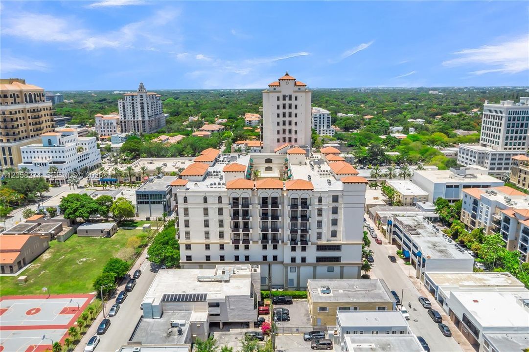 Active With Contract: $599,900 (2 beds, 2 baths, 1014 Square Feet)