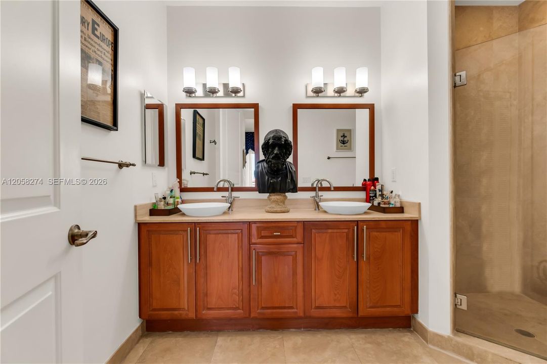 Active With Contract: $599,900 (2 beds, 2 baths, 1014 Square Feet)