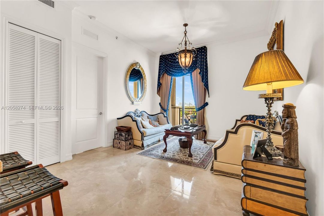 Active With Contract: $599,900 (2 beds, 2 baths, 1014 Square Feet)