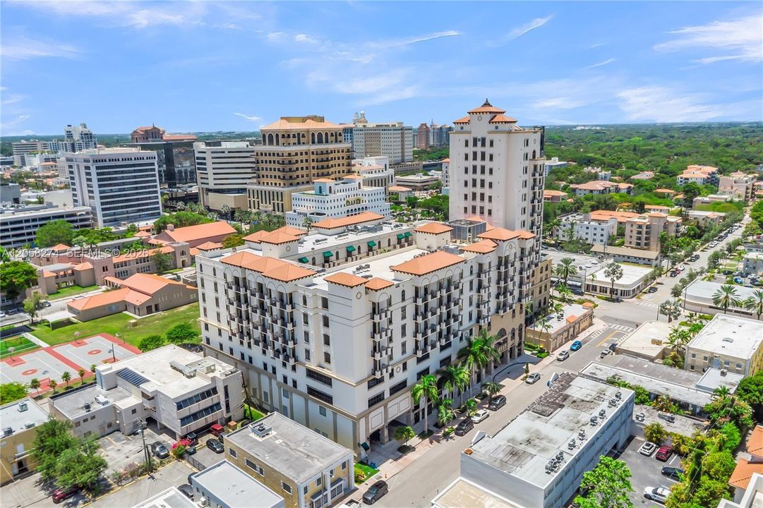 Active With Contract: $599,900 (2 beds, 2 baths, 1014 Square Feet)