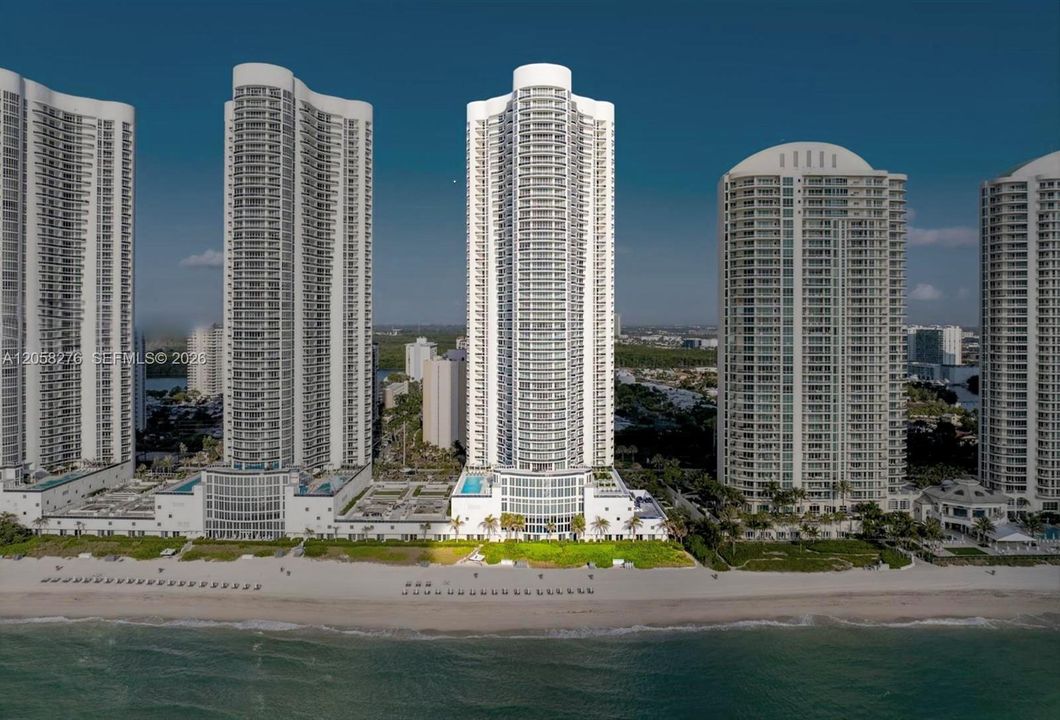 Elegant aerial of Trump Tower I