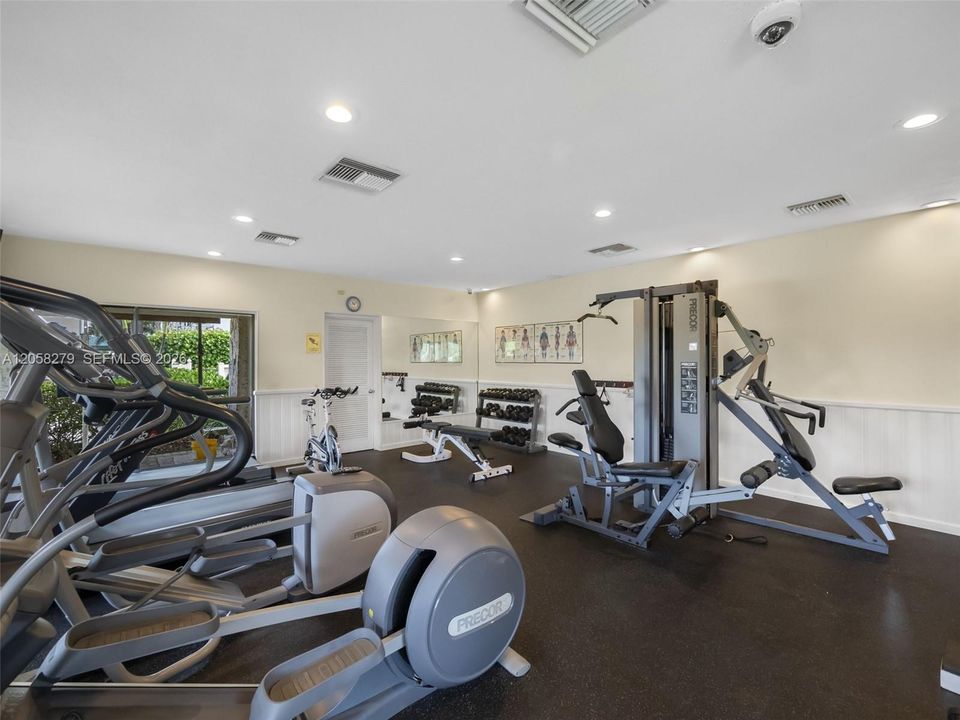 Active With Contract: $390,000 (2 beds, 2 baths, 1023 Square Feet)