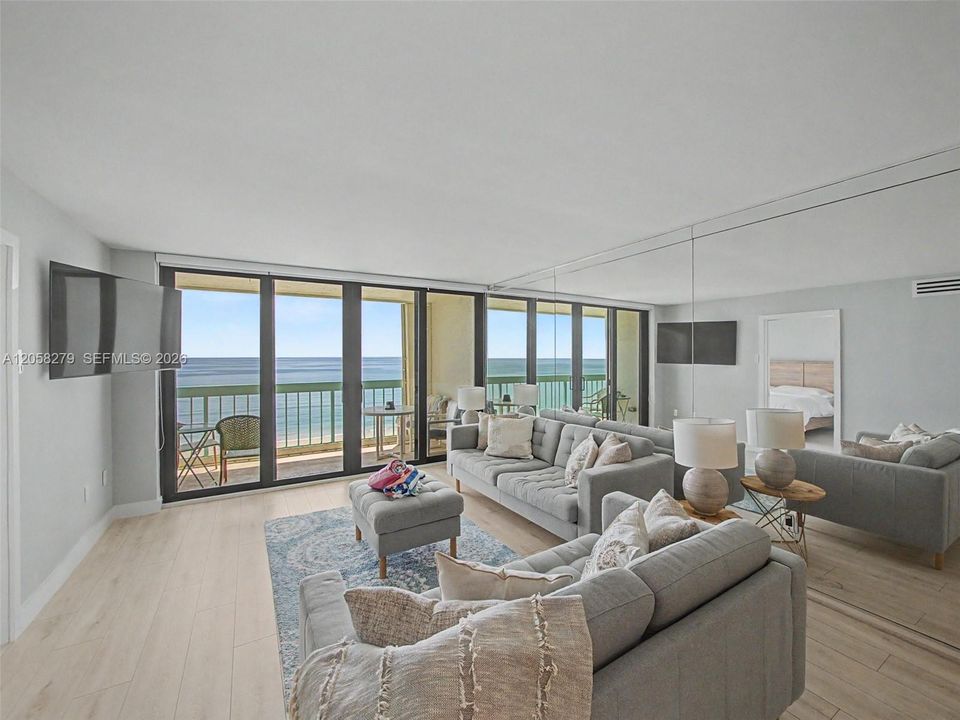 Active With Contract: $390,000 (2 beds, 2 baths, 1023 Square Feet)