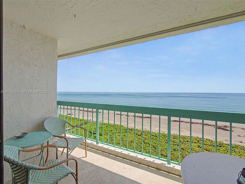 Active With Contract: $390,000 (2 beds, 2 baths, 1023 Square Feet)