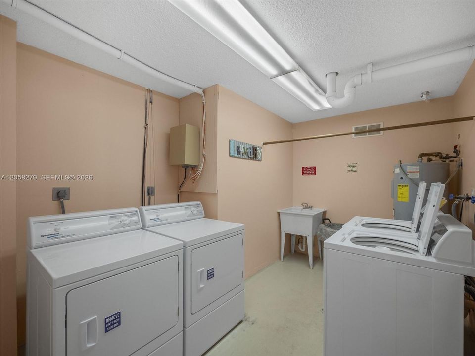 Active With Contract: $390,000 (2 beds, 2 baths, 1023 Square Feet)