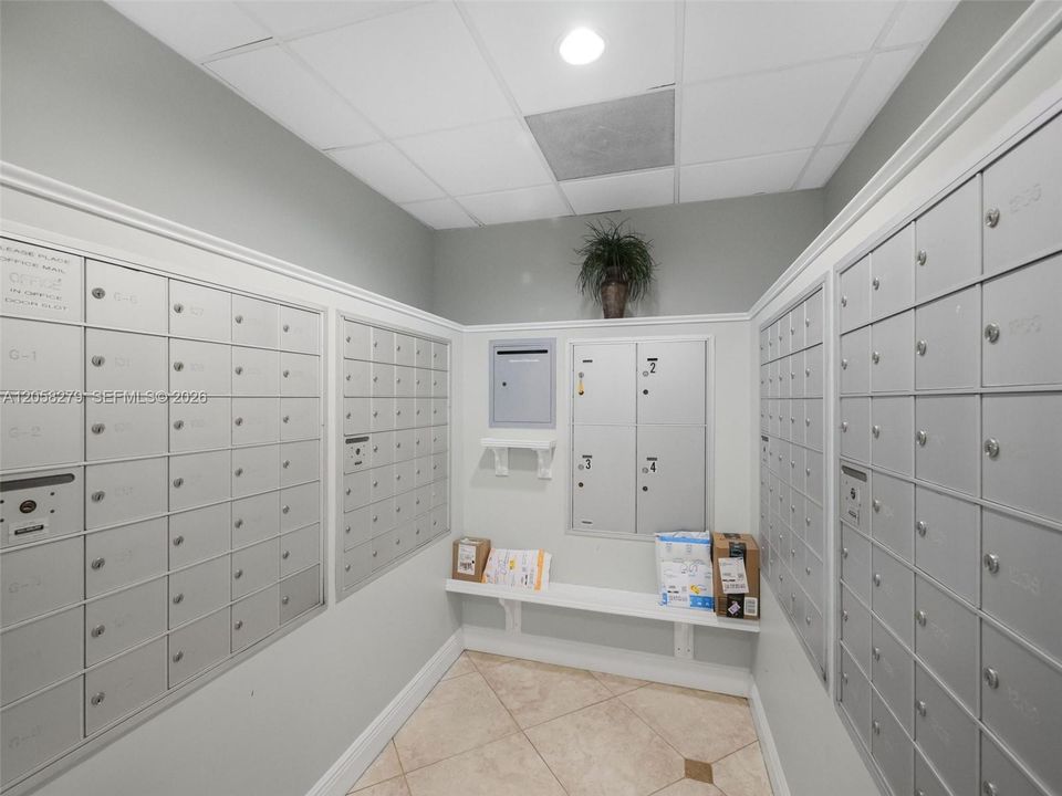 Active With Contract: $390,000 (2 beds, 2 baths, 1023 Square Feet)