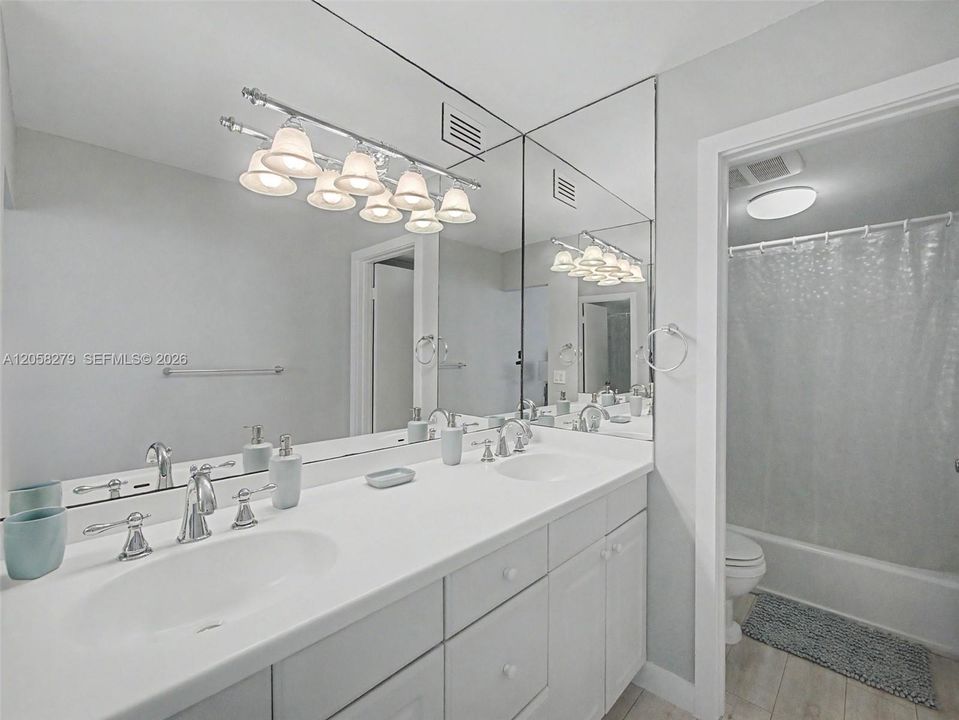 Active With Contract: $390,000 (2 beds, 2 baths, 1023 Square Feet)