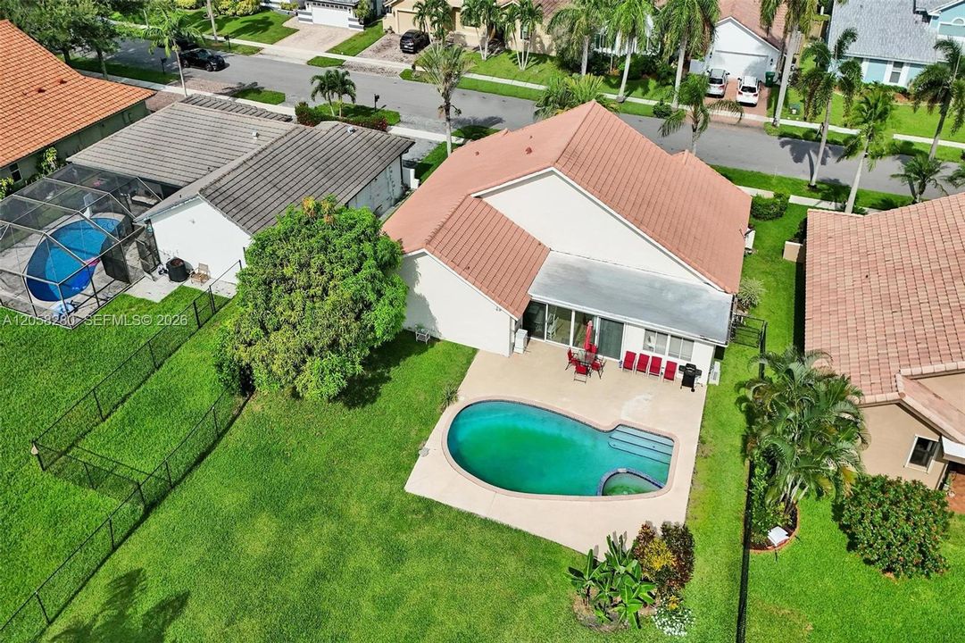 На продажу: $798,000 (3 спален, 2 ванн, 2002 Квадратных фут)