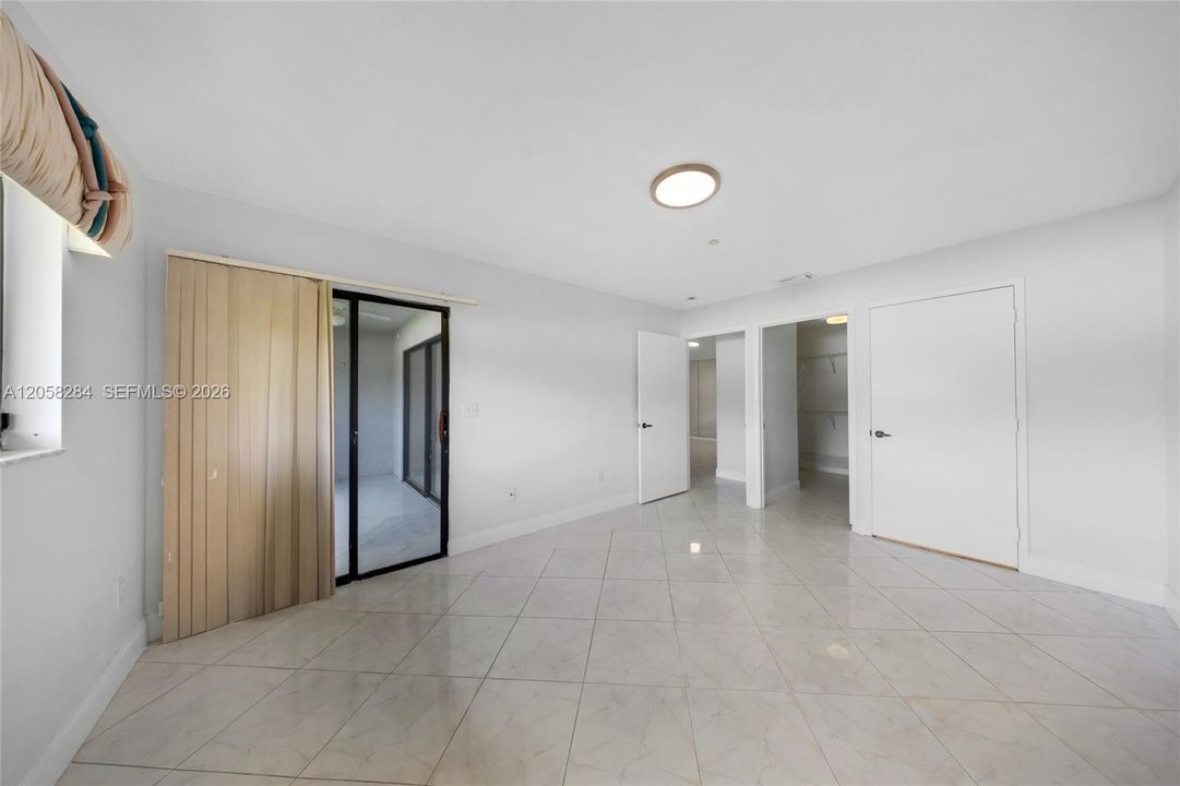 На продажу: $149,950 (2 спален, 2 ванн, 1170 Квадратных фут)