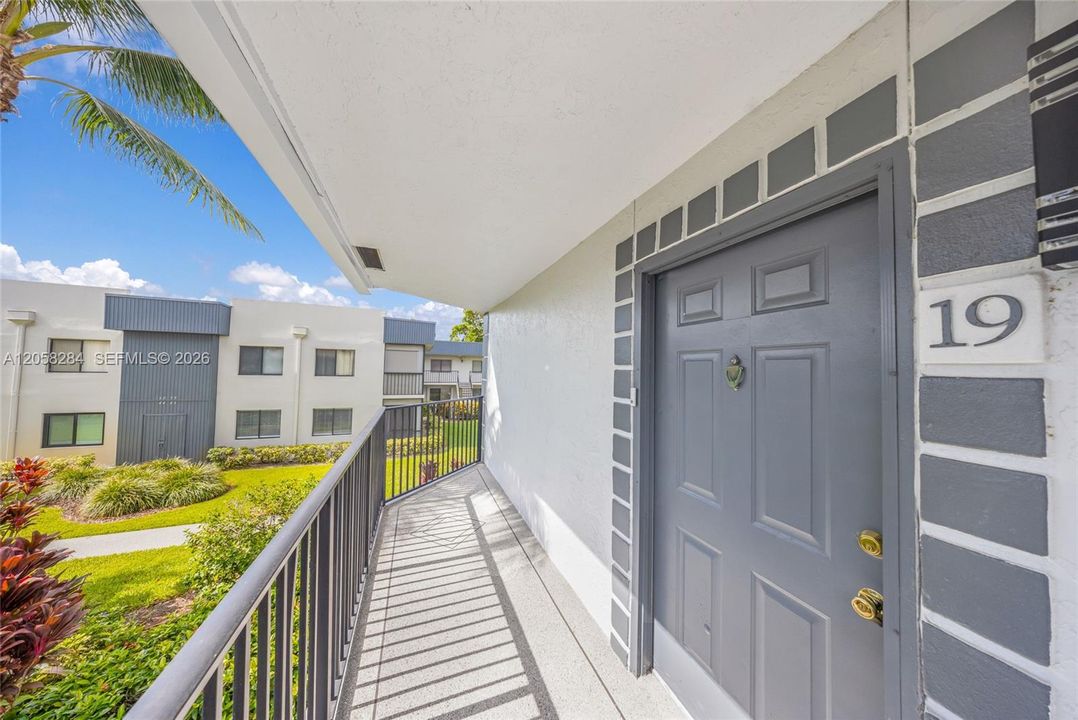 На продажу: $149,950 (2 спален, 2 ванн, 1170 Квадратных фут)