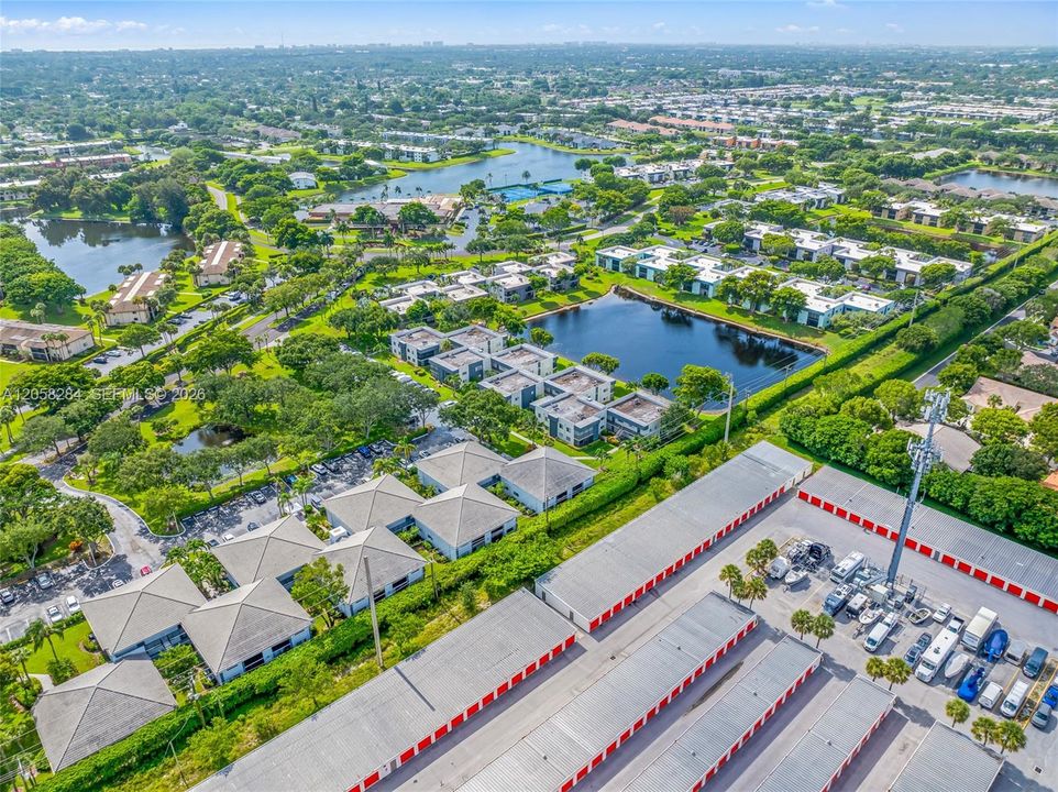 На продажу: $149,950 (2 спален, 2 ванн, 1170 Квадратных фут)