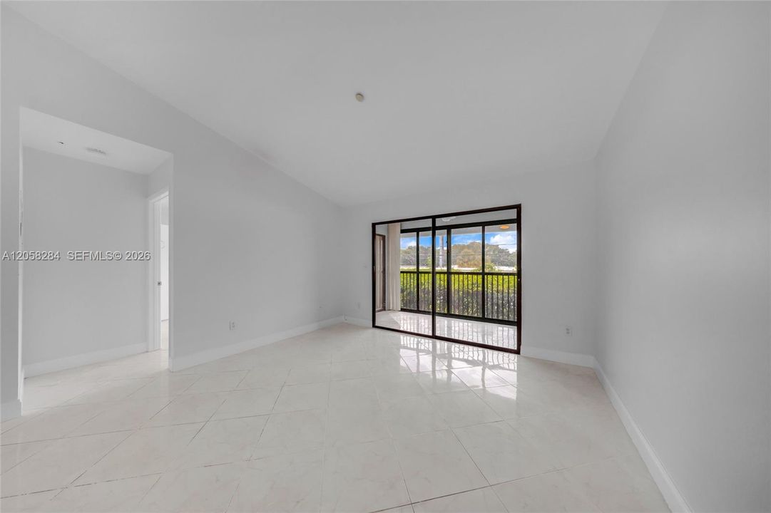На продажу: $149,950 (2 спален, 2 ванн, 1170 Квадратных фут)