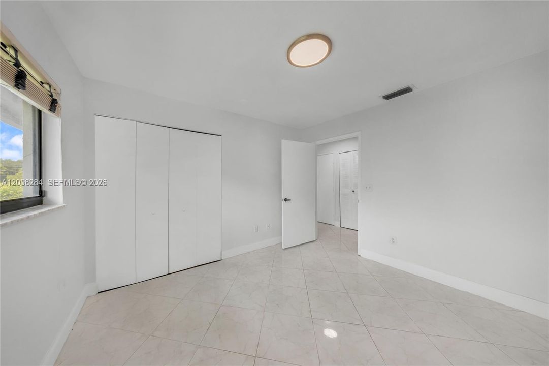 На продажу: $149,950 (2 спален, 2 ванн, 1170 Квадратных фут)