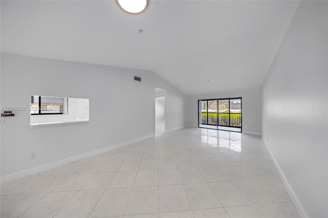 На продажу: $149,950 (2 спален, 2 ванн, 1170 Квадратных фут)