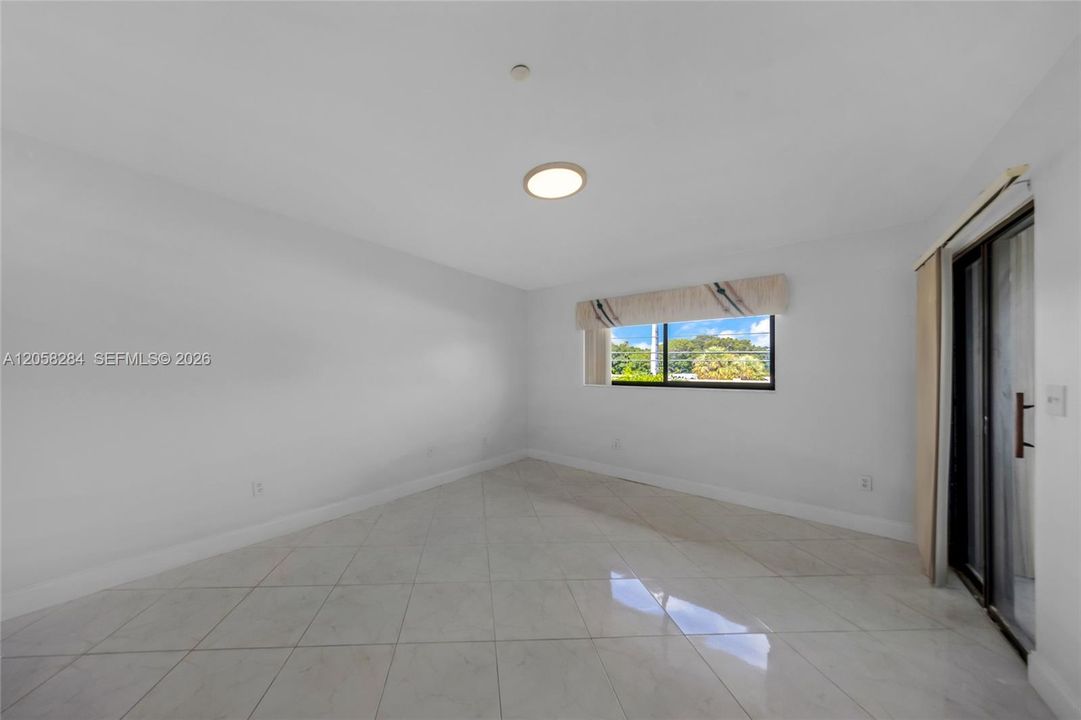 На продажу: $149,950 (2 спален, 2 ванн, 1170 Квадратных фут)