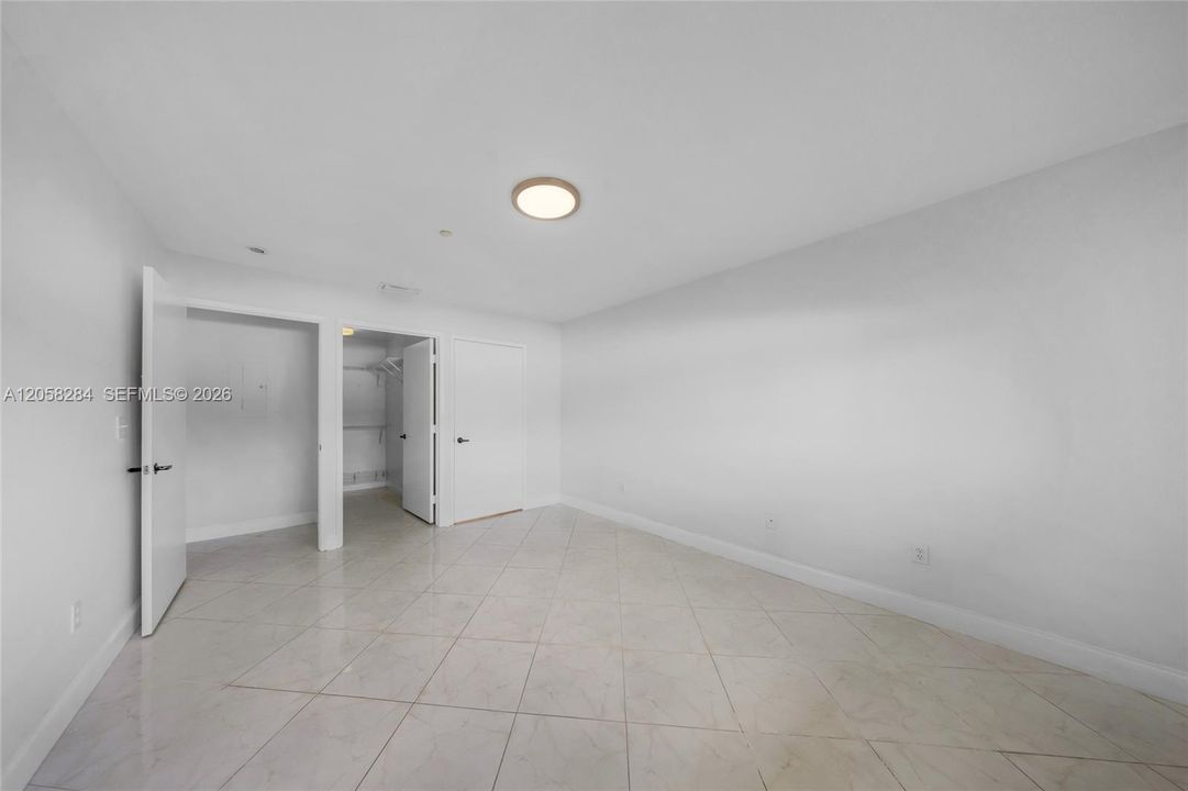 На продажу: $149,950 (2 спален, 2 ванн, 1170 Квадратных фут)