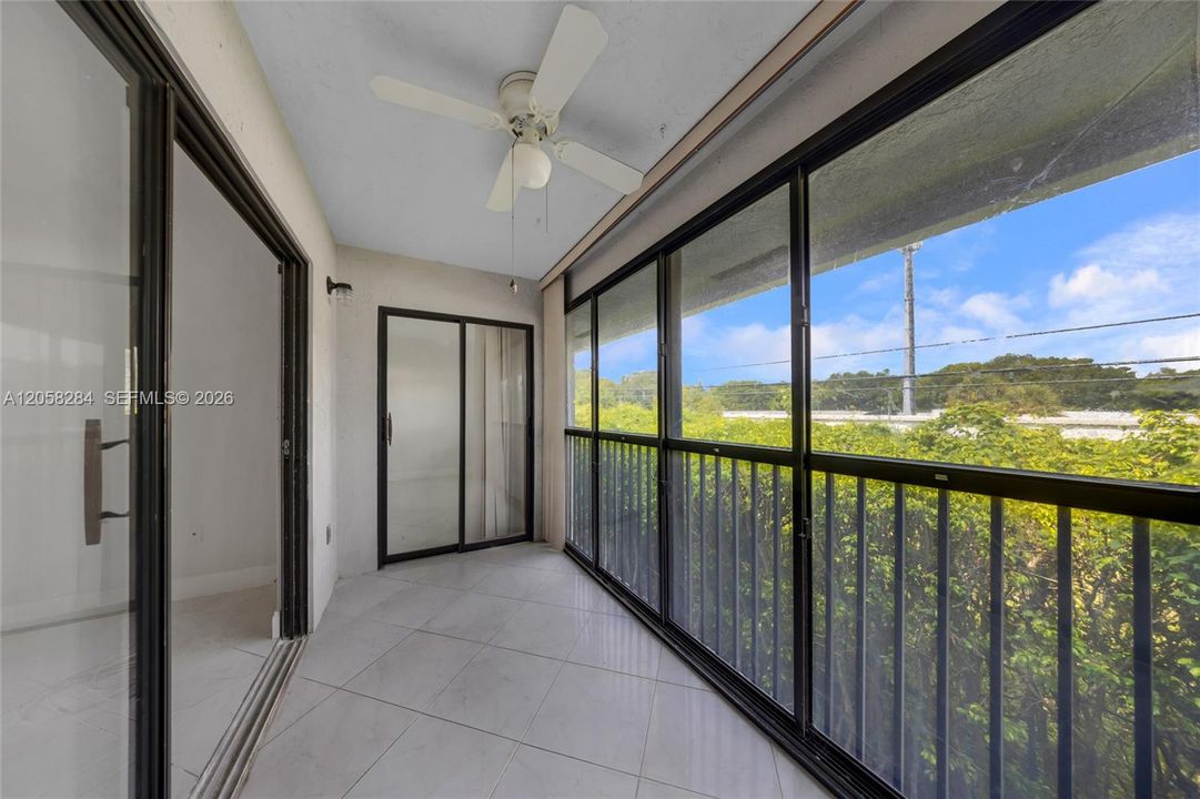На продажу: $149,950 (2 спален, 2 ванн, 1170 Квадратных фут)