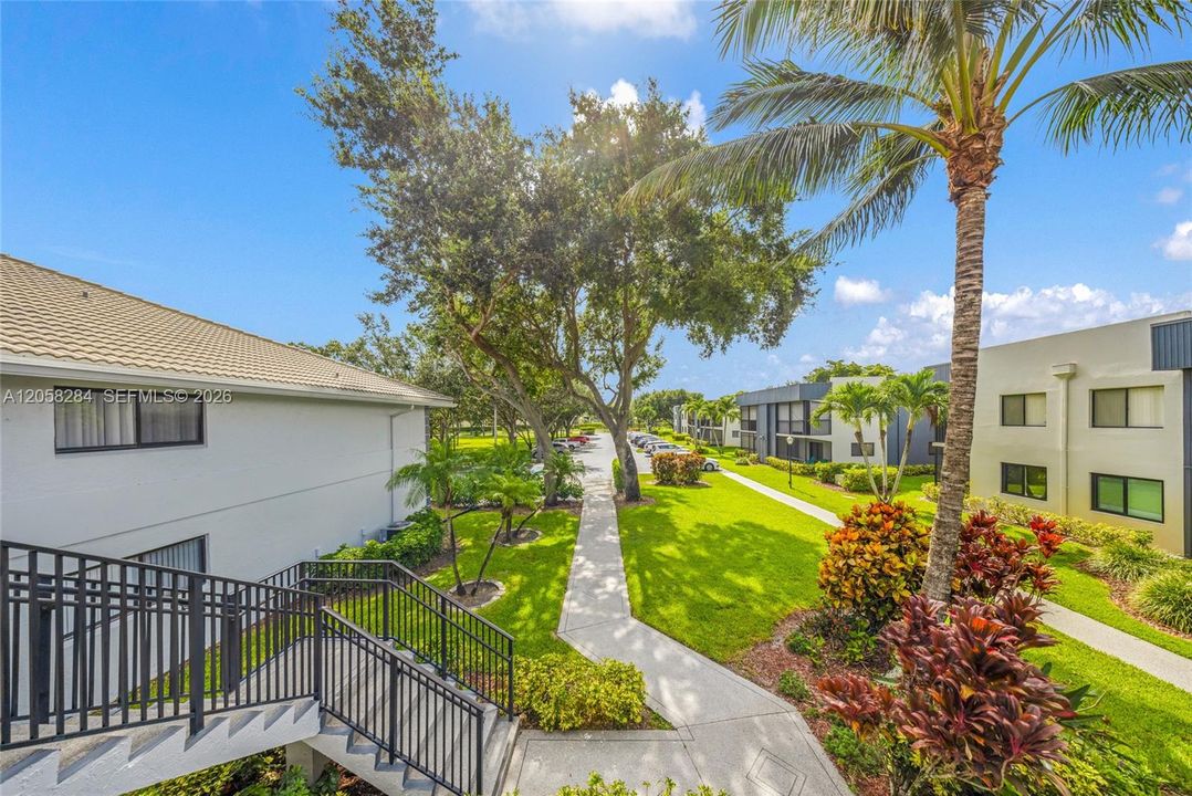 На продажу: $149,950 (2 спален, 2 ванн, 1170 Квадратных фут)