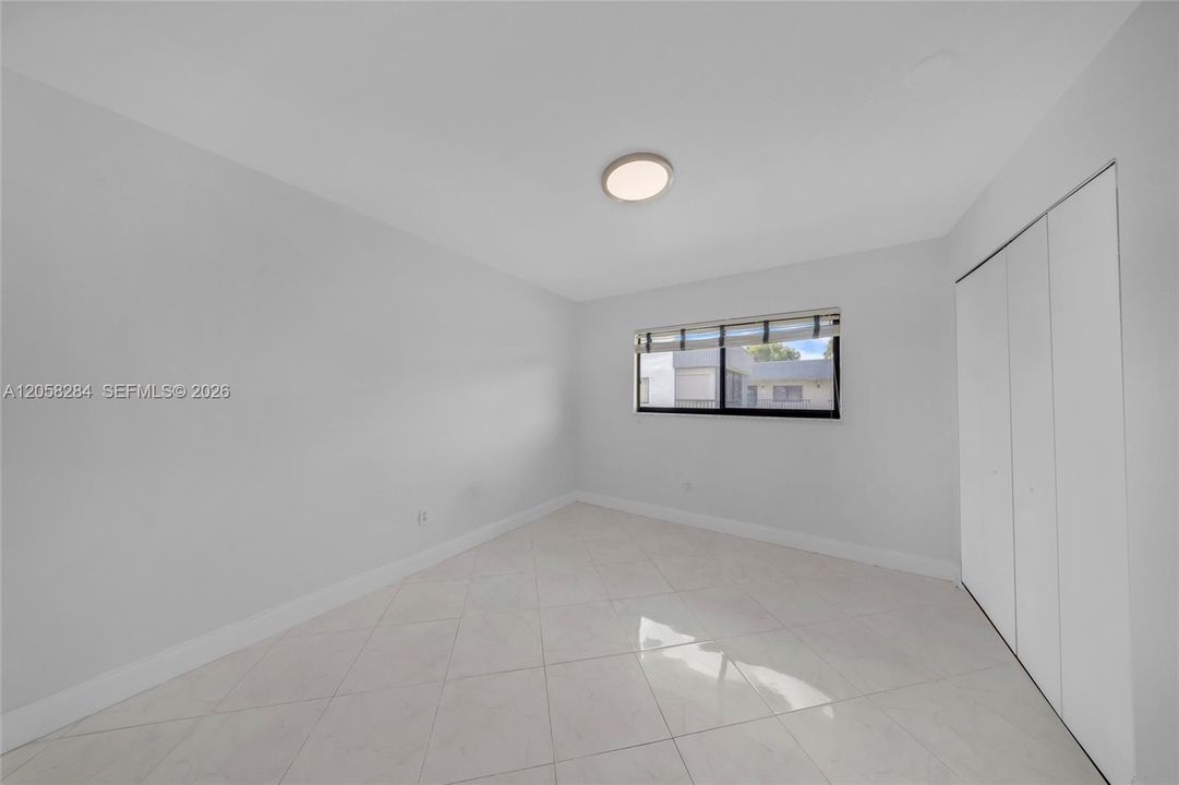 На продажу: $149,950 (2 спален, 2 ванн, 1170 Квадратных фут)