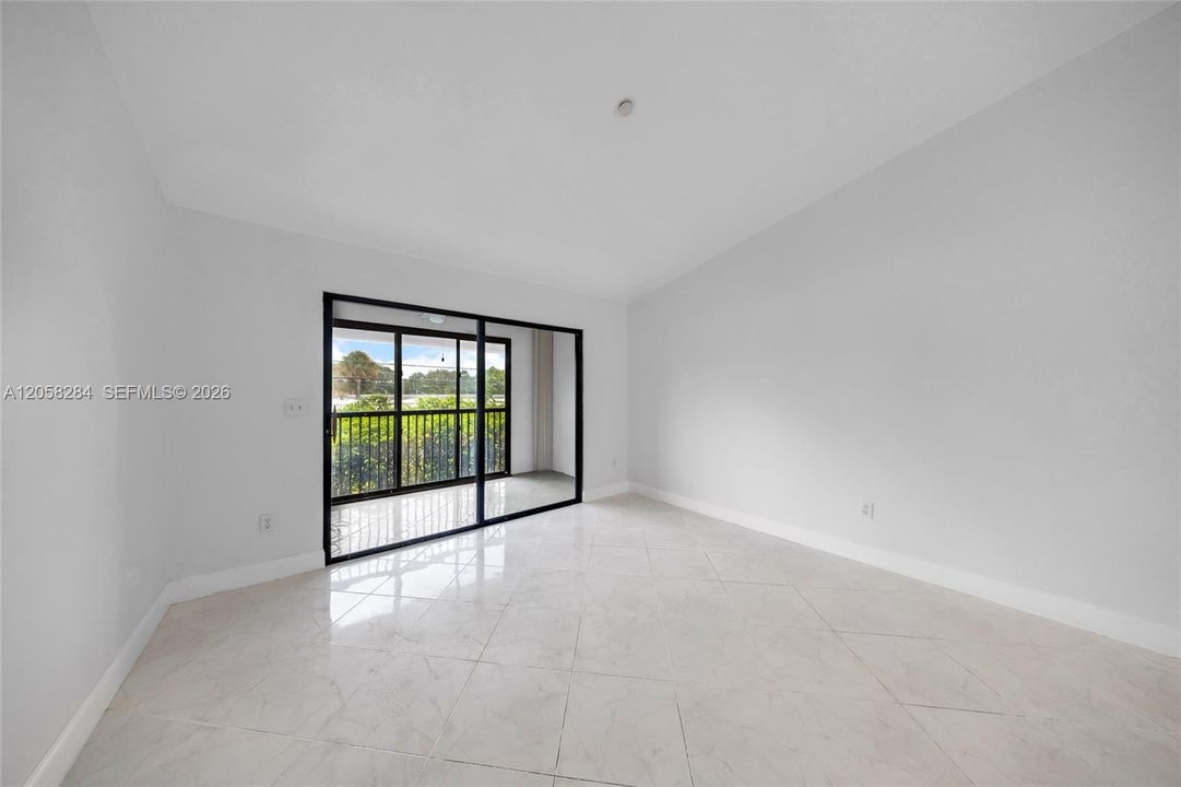 На продажу: $149,950 (2 спален, 2 ванн, 1170 Квадратных фут)