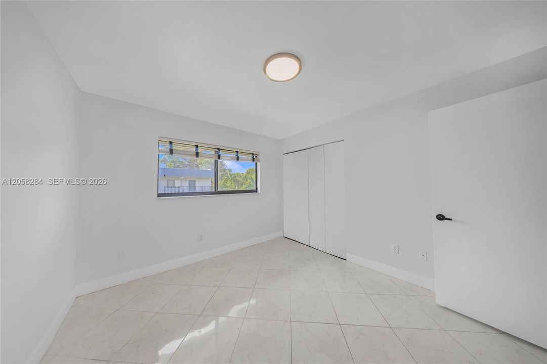 На продажу: $149,950 (2 спален, 2 ванн, 1170 Квадратных фут)
