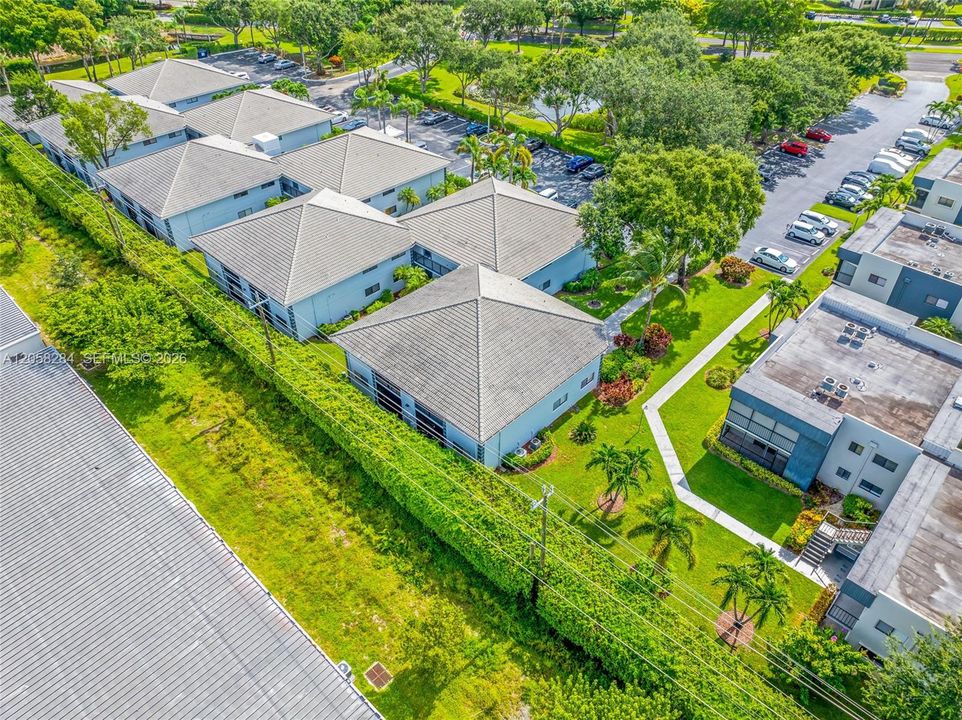 На продажу: $149,950 (2 спален, 2 ванн, 1170 Квадратных фут)